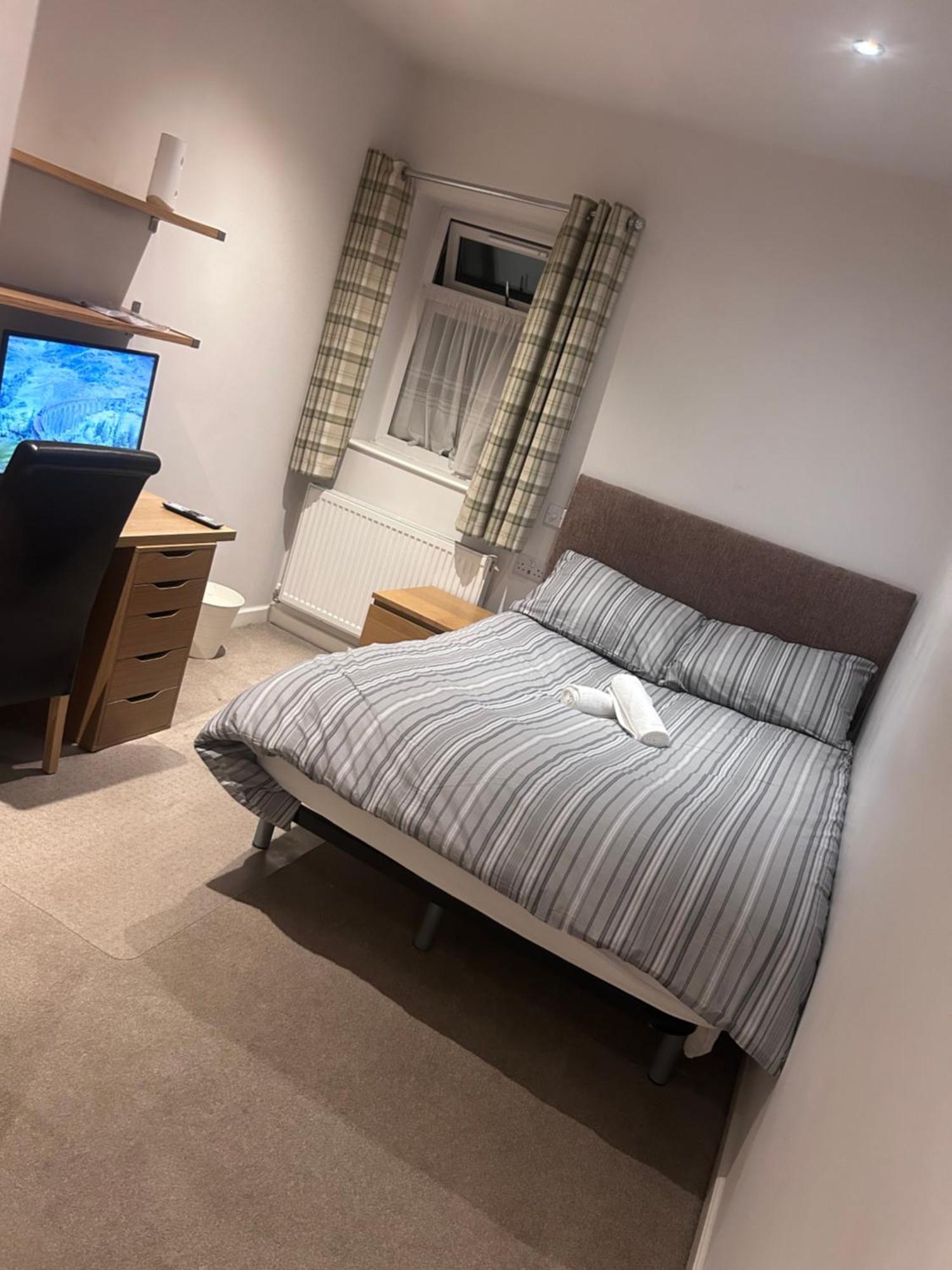 Seaford Guest House Xxx Stoke-on-Trent ภายนอก รูปภาพ